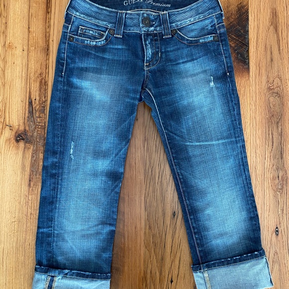 Guess Medium Wash Cropped Jeans - Picture 4 of 5